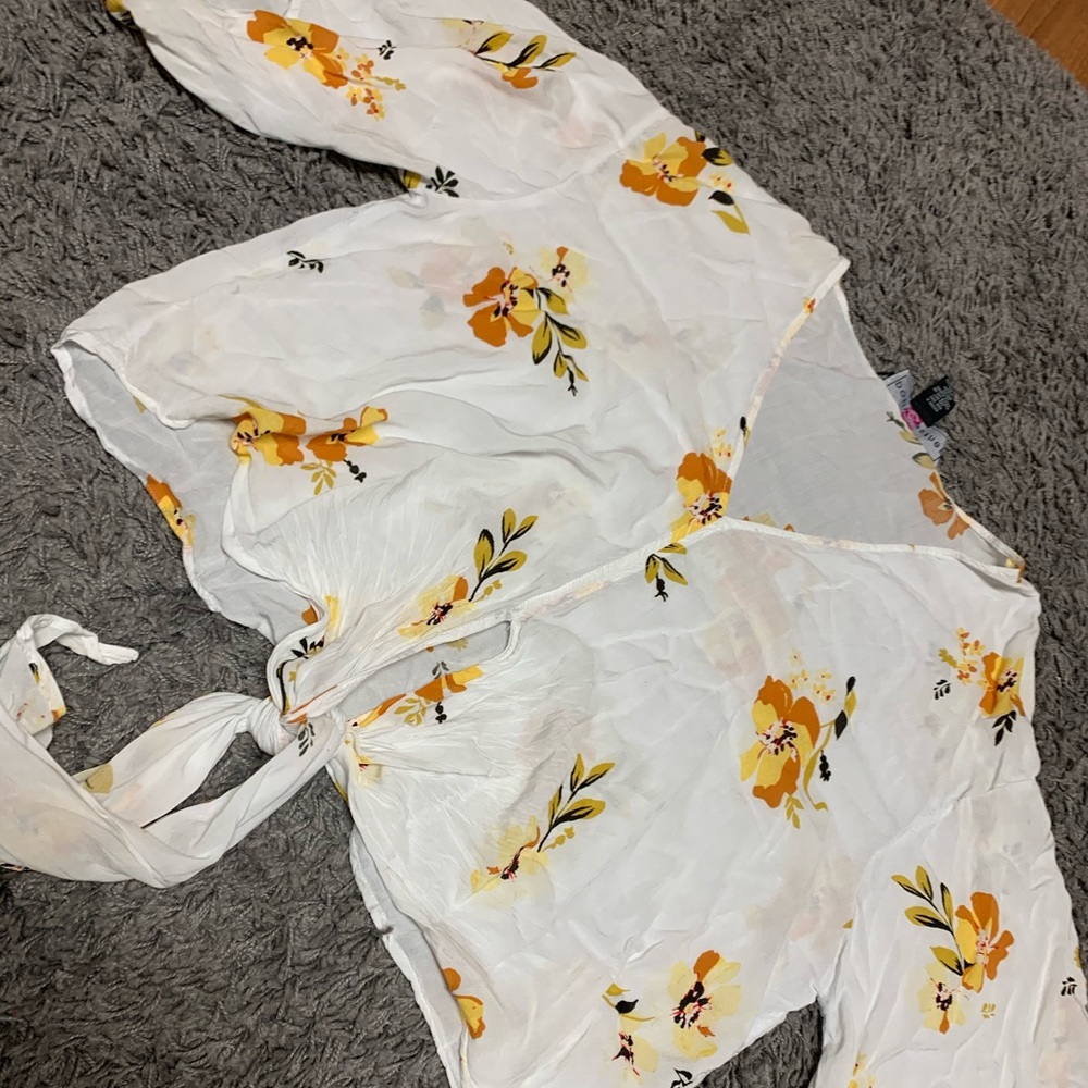 Cropped flowy floral shirt